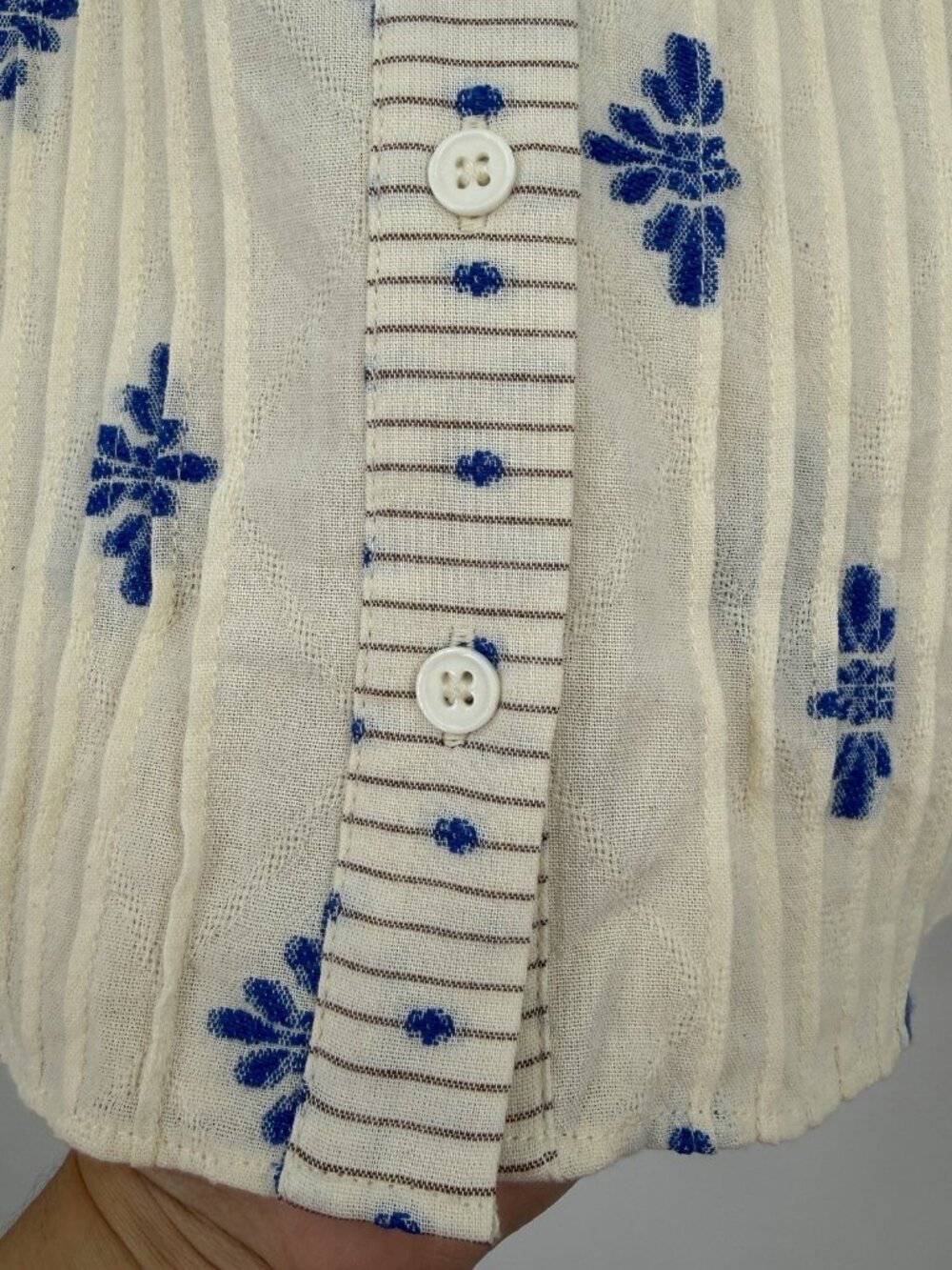 Hunter Bell Ezra Blouse size S Small Cotton Blend Blue Medallion, Cream - Picture 7 of 11